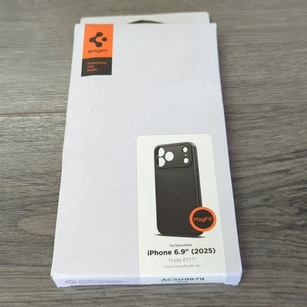 Spigen iPhone 17 Pro Max Black Phone Case with Magfit